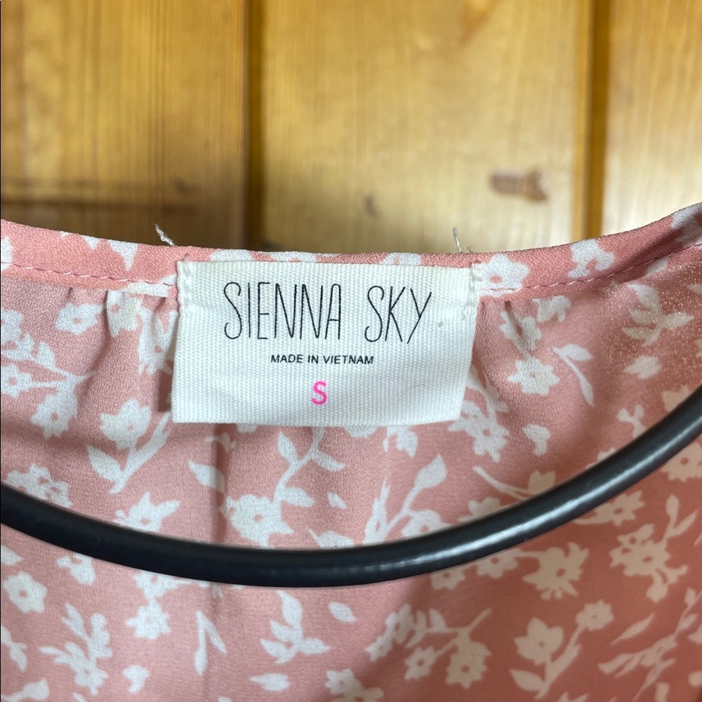 Sienna Sky Blush Floral top size small flowy floral top v-neck layover top - Picture 6 of 7